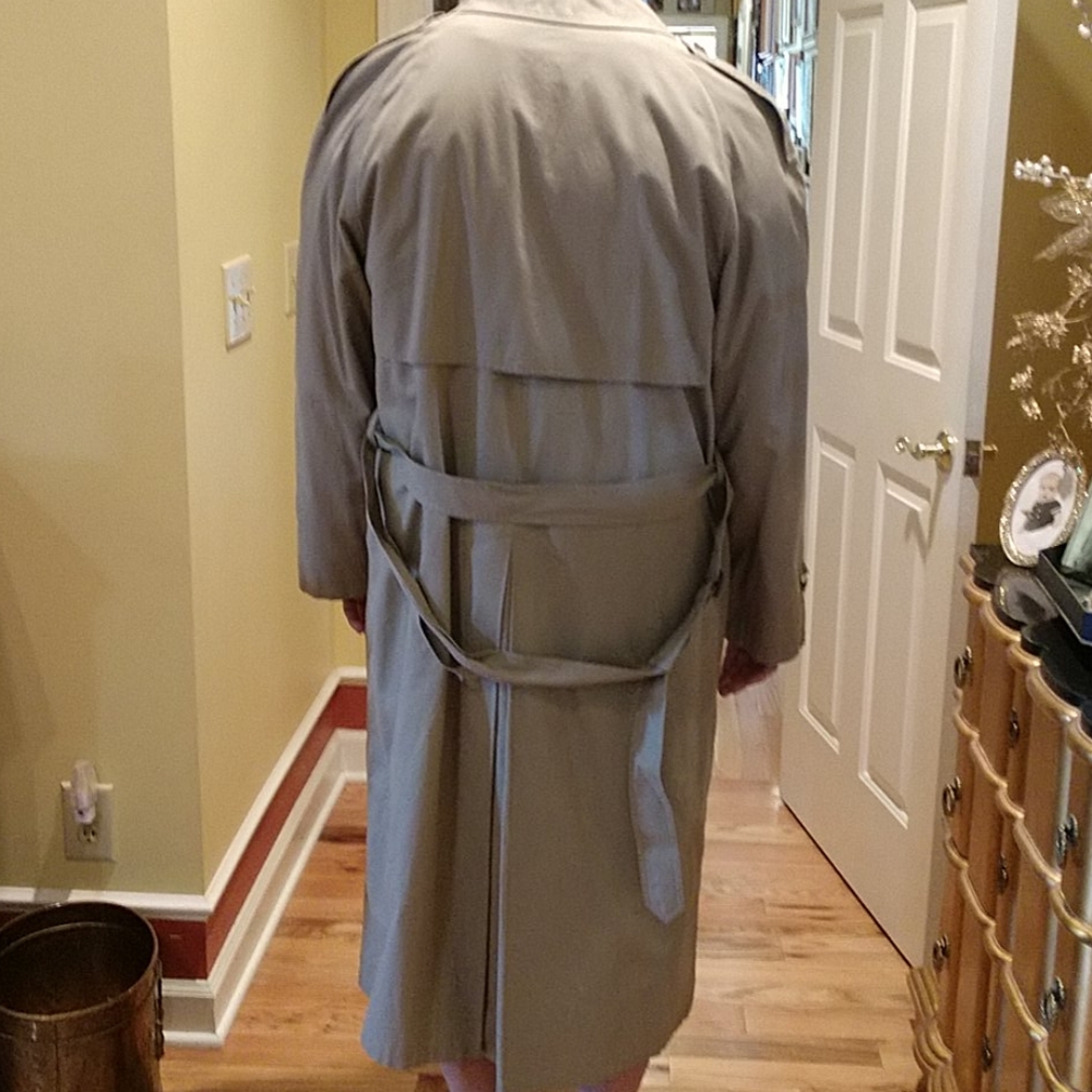 Roundtree and York Trenchcoat - Picture 4 of 10